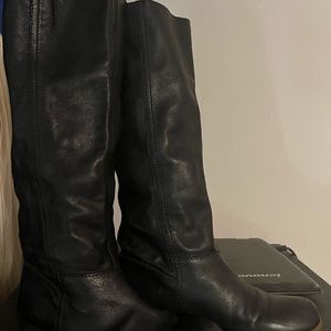 Size 7 1/2 nine W. American vintage collection soft leather knee boots